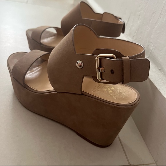 VINCE CAMUTO Platforms 🤎🤍 - Picture 3 of 5